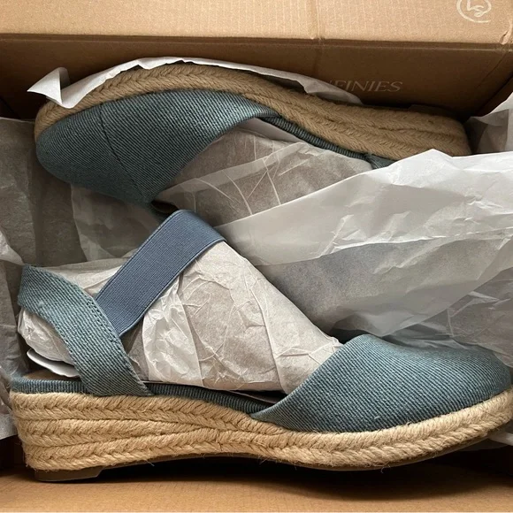 NWB Life Stride Kimmie Espadrille sandals. Size 6W. Denim Blue. - Picture 8 of 10